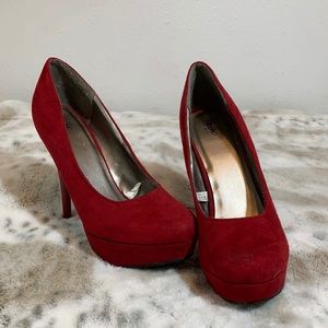 Red heels size 8